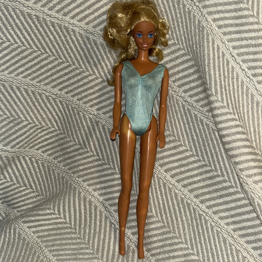 Blonde 1966 China Barbie Blue Malibu Swimsuit D1